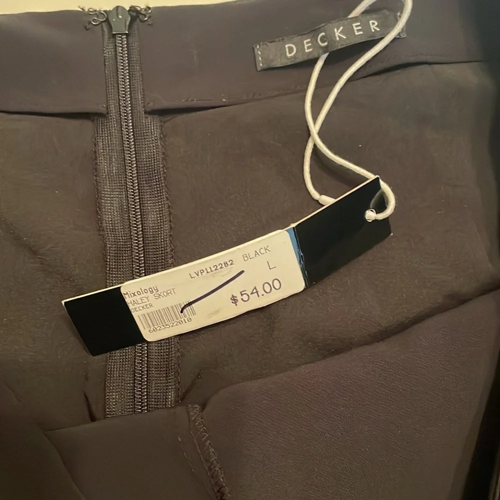 Decker‎ Large NWT Mixology Haley Skort Black